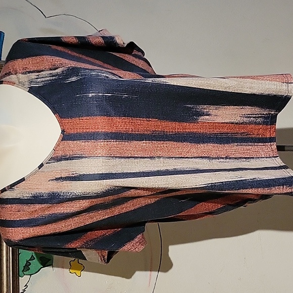 Top - Picture 2 of 2